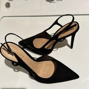 NWT Schutz black pumps